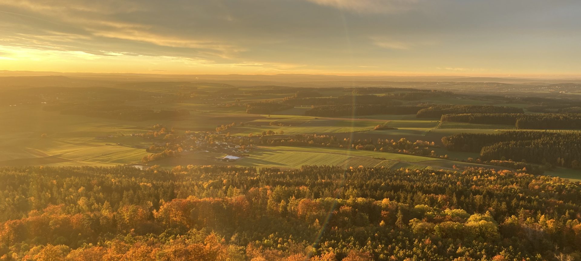 Wandergebiet Rauher Kulm im Naturpark Nördlicher Oberpfälzer Wald, Aussichtsturm Blick auf Immenreuth, Lana-Sophia Leistner